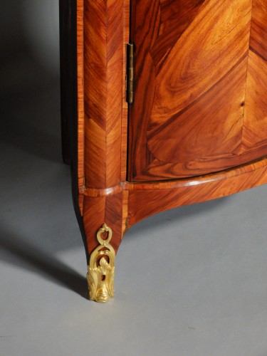 Pair of Louis XV period corner cupboards - Louis XV