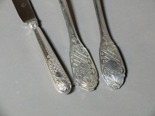 Argenterie et Arts de la table  - Christofle & Cardeilhac - Ménagère de 85 pièces en argent massif modèle dit "Royal ciselé"