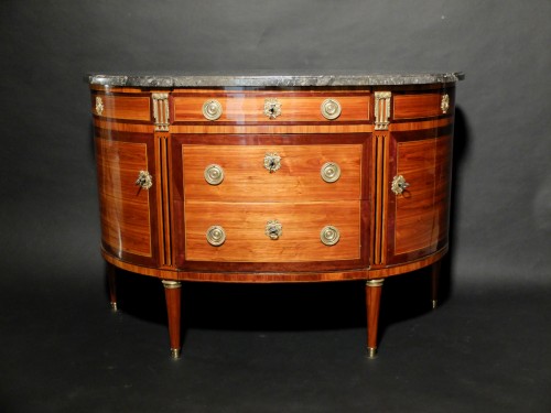 Commode demi-lune estampillée de Fidelys SCHEY - Mobilier Style Louis XVI