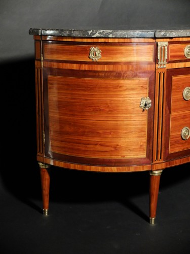 Commode demi-lune estampillée de Fidelys SCHEY - Antiquités Olivier Alberteau