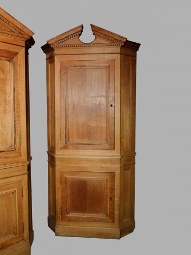 Pair of neo-classical corners in blond oak  - Furniture Style Napoléon III