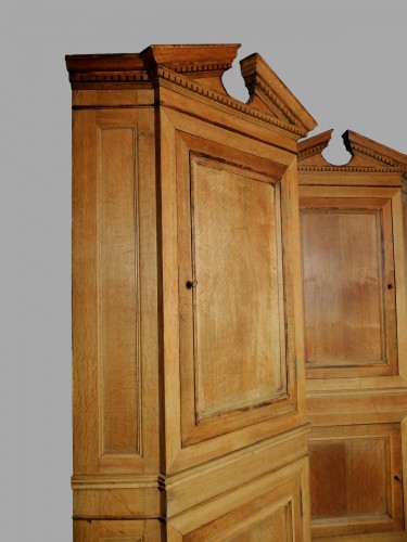 Furniture  - Pair of neo-classical corners in blond oak 