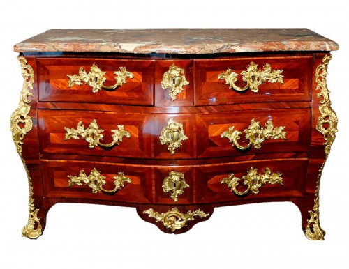 Commode tombeau estampillée par François Fleury, époque Louis XV