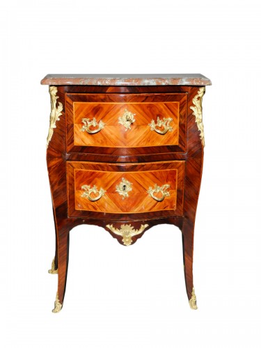 Louis XV period in-between chest of drawers 
