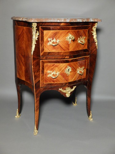 Furniture  - Louis XV period in-between chest of drawers 