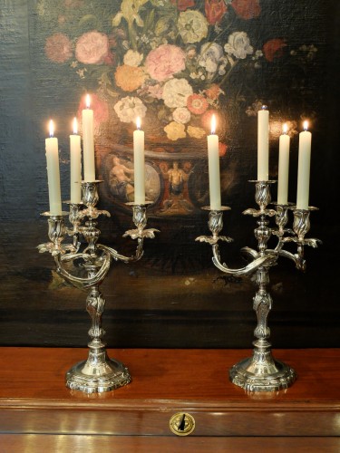 Paire de candélabres rocailles du XIXe siècle en métal argenté - Luminaires Style Napoléon III