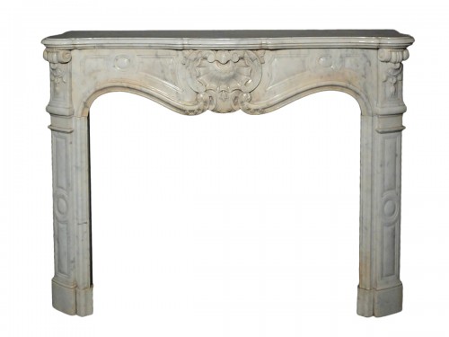 Rocaille fireplace In Carrara marble 