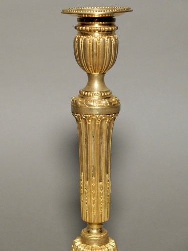 18th century - Pair of Louis XVI candlesticks in gilded bronze 