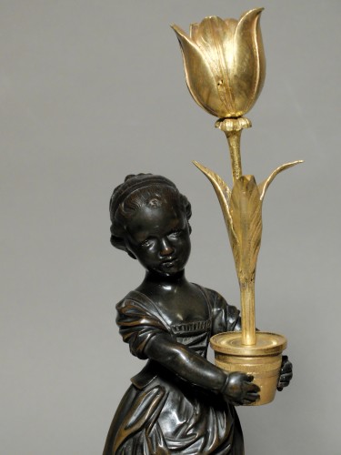 Paire de bougeoirs aux enfants jardiniers, XVIIIe siècle - Antiquités Olivier Alberteau