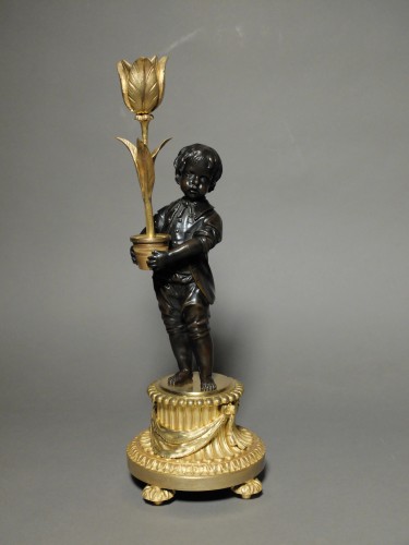 Louis XVI - Paire de bougeoirs aux enfants jardiniers, XVIIIe siècle