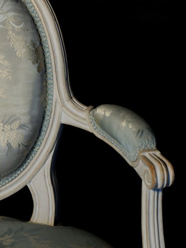 Sièges Fauteuil & Bergère - Paire de fauteuils Louis XVI estampillés PLUVINET