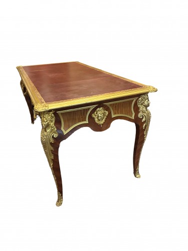 Bureau plat with espagnolettes model by Charles Cressent -Late 19th century - Furniture Style Napoléon III