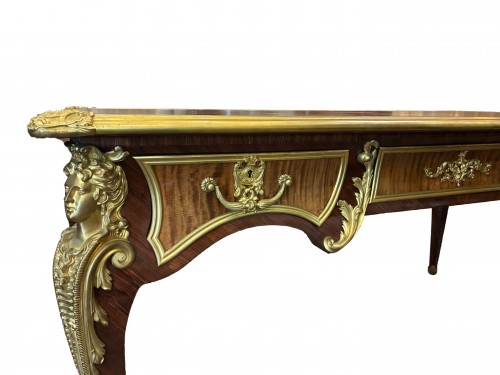 Bureau plat with espagnolettes model by Charles Cressent -Late 19th century - 