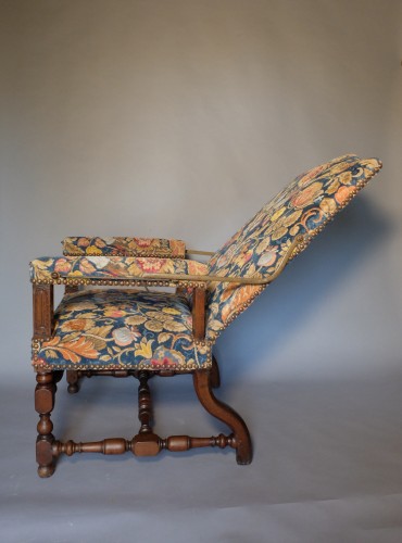 Louis XIII period rack and pinion armchair  - Louis XIII