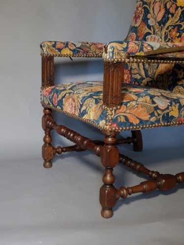 Antiquités - Louis XIII period rack and pinion armchair 