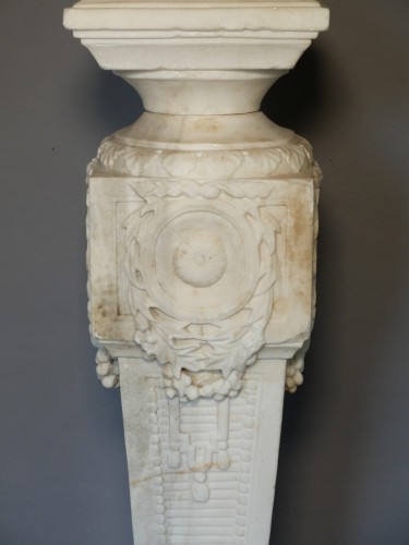 Architectural & Garden  - Marble garden sheath topped with a cup 
