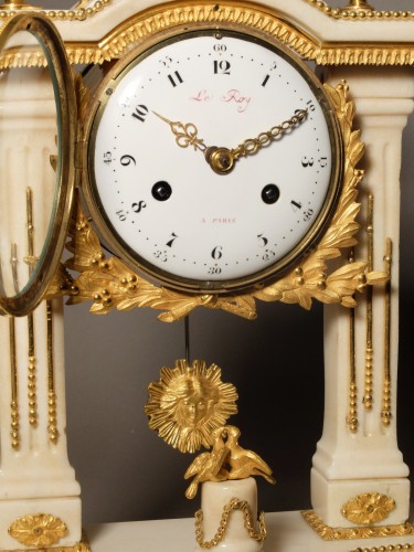 Antiquités - Pendule portique d'époque Louis XVI