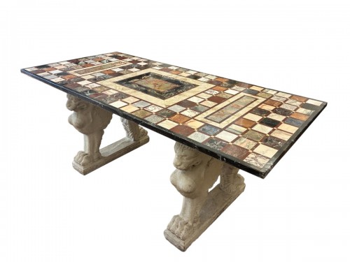 Table en marqueterie de marbres