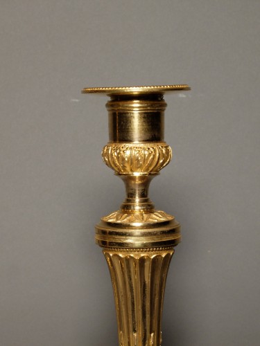 Luminaires Bougeoirs et Chandeliers - Paire de bougeoirs dorés d'époque Louis XVI