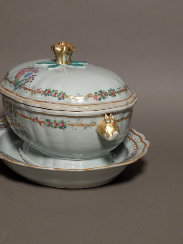 Céramiques, Porcelaines  - Grande terrine et sa paire de rafraichissoirs à bouteilles