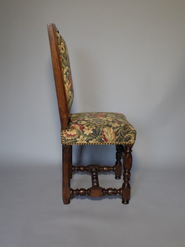 Suite of 4 Louis XIII period chairs  - 