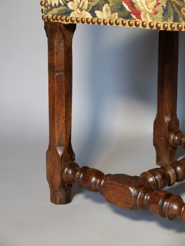 Suite of 4 Louis XIII period chairs  - Louis XIII