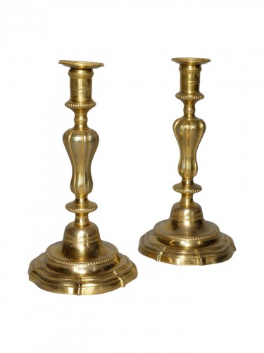 Paire de bougeoirs en bronze doré d'époque Transition