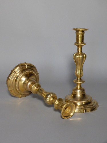 Paire de bougeoirs en bronze doré d'époque Transition - Luminaires Style Transition