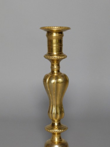 Paire de bougeoirs en bronze doré d'époque Transition - Antiquités Olivier Alberteau