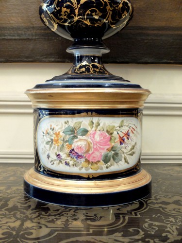 Paire d'importants vases couverts en porcelaine - XIXe siècle - Napoléon III