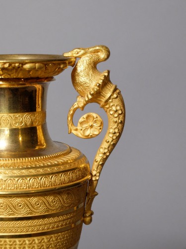 Paire de vases empire en bronze doré - Antiquités Olivier Alberteau