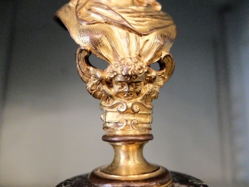 XVIIIe siècle - Buste de vestale en bronze doré d'époque Louis XIV