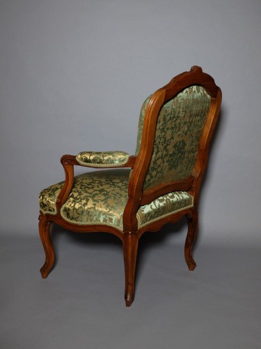 Paire de fauteuils Louis XV à la Reine estampillée C.L. BURGAT - Antiquités Olivier Alberteau