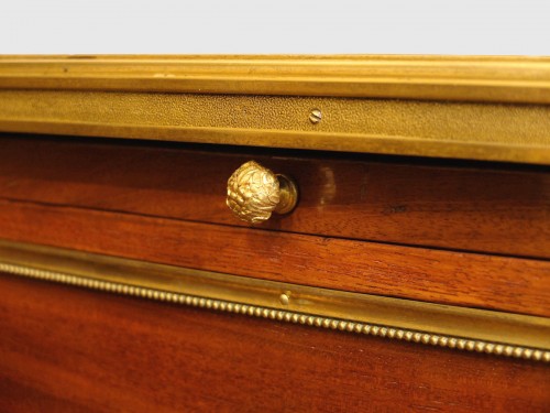 Antiquités - Bureau plat à encadrements en acajou d'époque Louis XVI