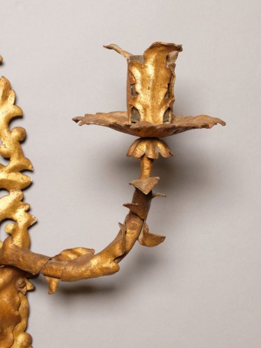 XVIIIe siècle - Paire d'appliques d'époque Louis XV en tôle dorée