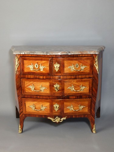 Petite commode parisienne d'époque Louis XV - Mobilier Style Louis XV