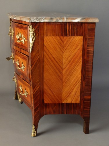 Petite commode parisienne d'époque Louis XV - Antiquités Olivier Alberteau