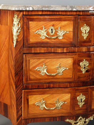 18th century - Small Parisian chest of drawers, Louis XV period