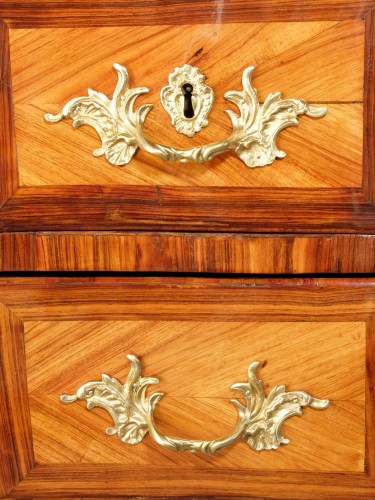 Small Parisian chest of drawers, Louis XV period - Louis XV