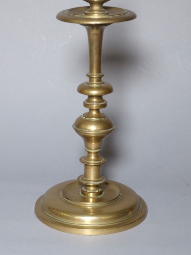 Paire de chandeliers en bronze - XVIIe siècle - Luminaires Style Louis XIII