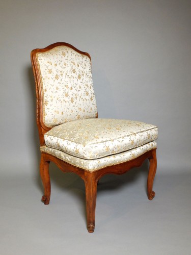 Suite de quatre chaises "chauffeuses" à la reine, du début de l'époque Louis XV - Sièges Style Louis XV