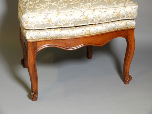 Suite de quatre chaises "chauffeuses" à la reine, du début de l'époque Louis XV - Antiquités Olivier Alberteau