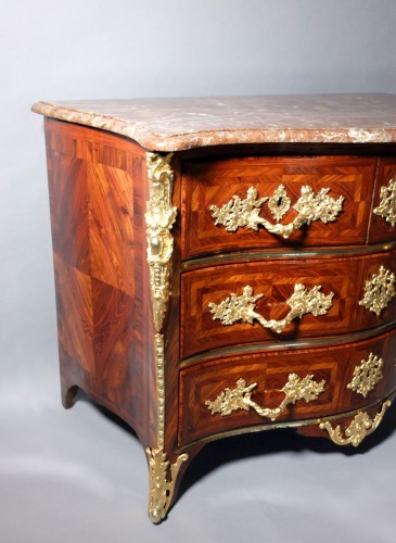 Mobilier Commode - Commode Régence estampillée François Garnier