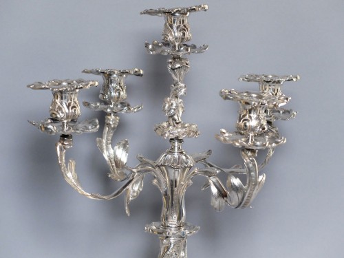 Napoléon III - Paire de grands candélabres rocailles en métal argenté