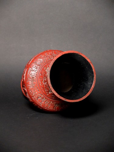 Antiquités - Paire de vases chinois en laque de cinabre - XIXe siècle