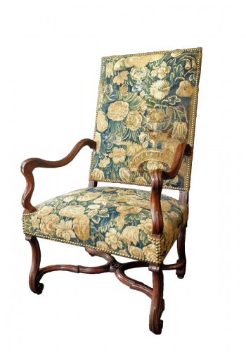 Fauteuil d'époque Louis XIV aux feuilles d'aristoloche