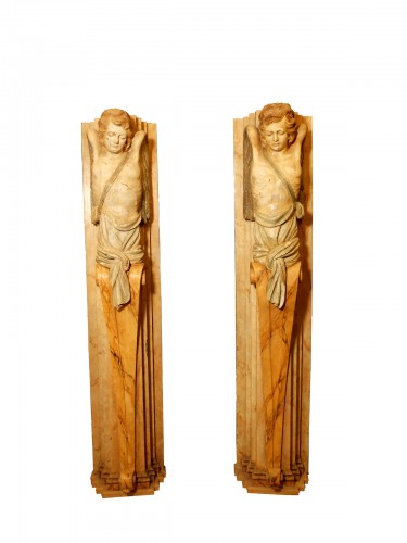 Importante paire d'anges sculptés en gaine