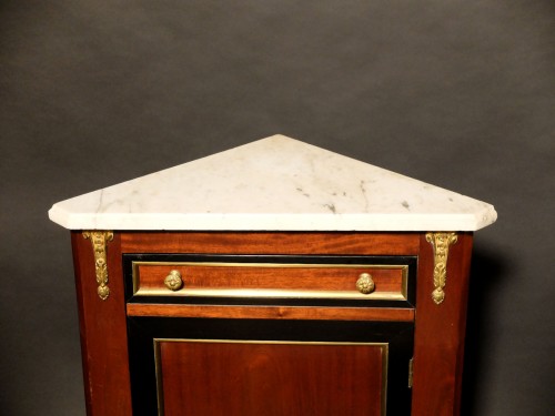 Pair of Louis XVI period corner cabinet - Louis XVI