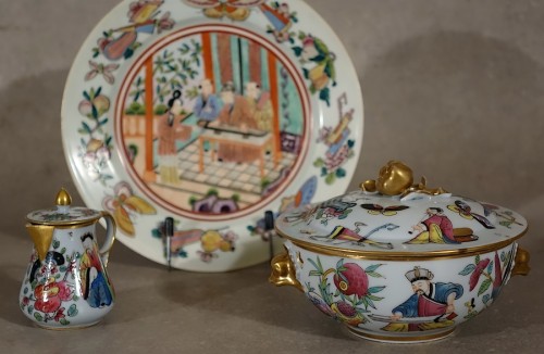 Ensemble de porcelaines de Bayeux au chinois - Période Sophie & Jenny Langlois - Céramiques, Porcelaines Style 