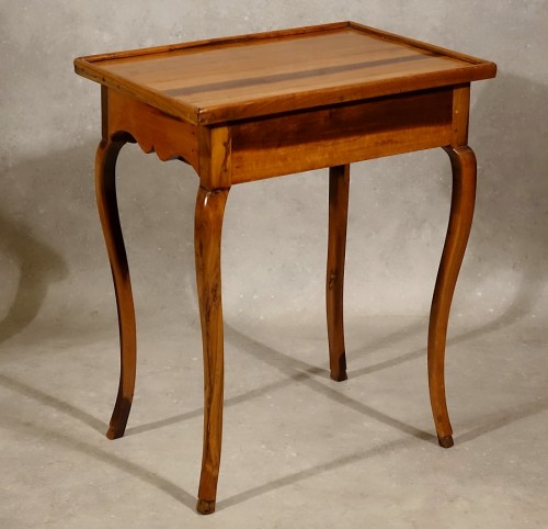 Louis XV table in guaiac wood, La Rochelle 18th century - Louis XV